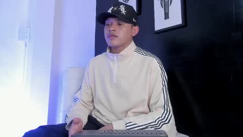 nico_saint_ online show from June 3, 2:44 pm