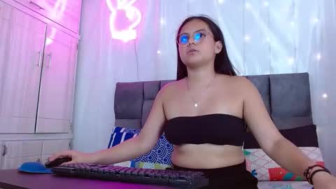 nicol online show from January 5, 8:01 pm