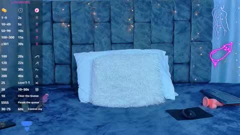 nicolastorres__ online show from April 14, 9:01 am