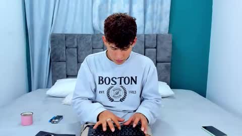 nicolastorres__ online show from December 2, 7:18 am