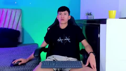 nicolastorres__ online show from February 21, 2:31 pm