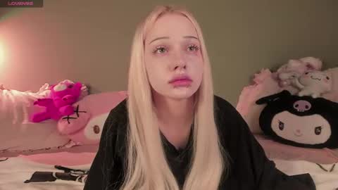 Mary online show from November 27, 11:07 am