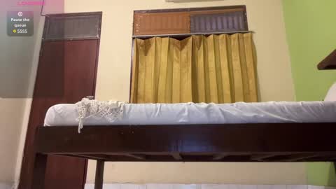 nicoledollyxx online show from February 25, 6:11 pm