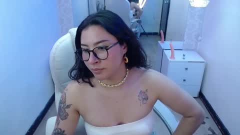 nicolee_8 online show from September 11, 4:14 am