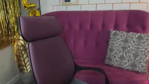 nicolehits online show from February 12, 9:24 am