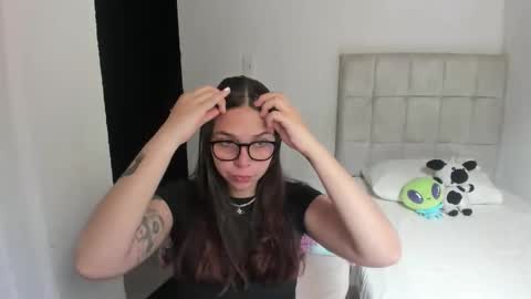 Nicol independent model online show from April 13, 3:05 pm