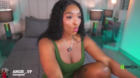 nicoleth18 online show from March 17, 11:37 am