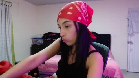 Nicole online show from December 18, 11:33 pm