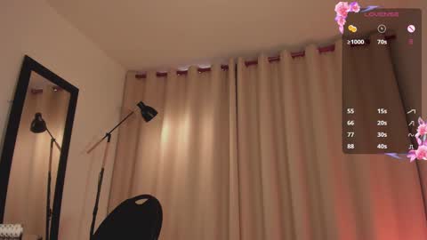 Snapshot of nicolette_tay chatting on March 1, 7:04 pm Nicol  online show from March 1, 7:04 pm