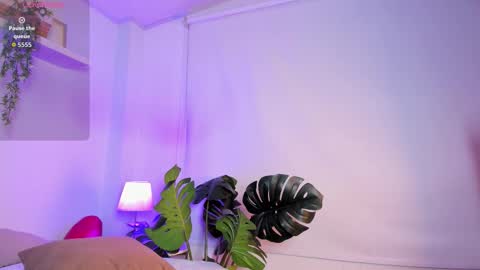 nicolle_evanss_ online show from March 27, 8:26 am