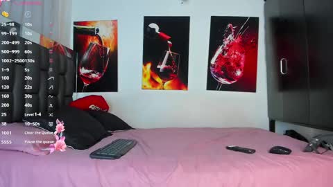 nicolle_hanks1 online show from April 21, 2:51 am