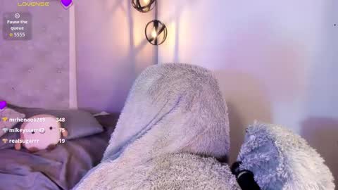 Nicolle online show from February 19, 4:17 pm