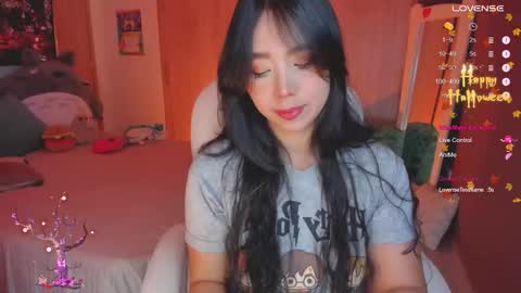 Snapshot of nicollemeyer chatting on October 15, 10:38 am Nicolle  Go to Visit   online show from October 15, 10:38 am