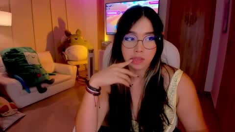 Snapshot of nicollemeyer chatting on January 16, 9:16 am Nicolle  Go to Visit   online show from January 16, 9:16 am