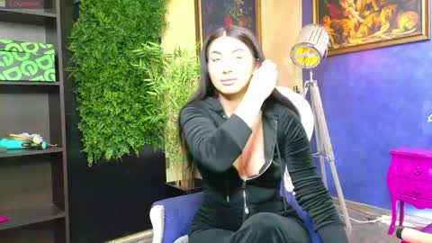 Nicolle online show from April 17, 7:44 am