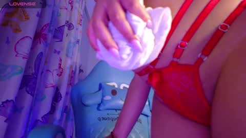 Nicolle Miley online show from May 31, 4:00 am