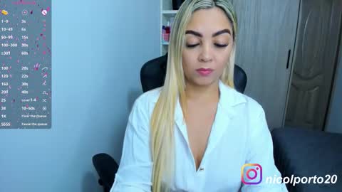 Snapshot of nicolporto chatting on October 23, 11:44 am Nicol online show from October 23, 11:44 am