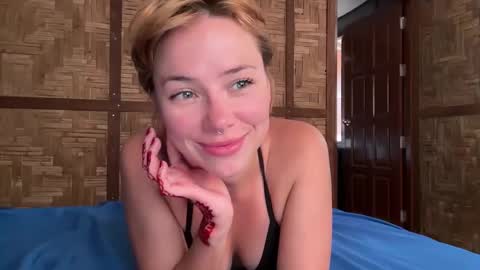 Aurora online show from February 25, 9:13 am