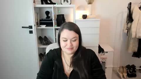 Holly online show from February 27, 6:11 pm