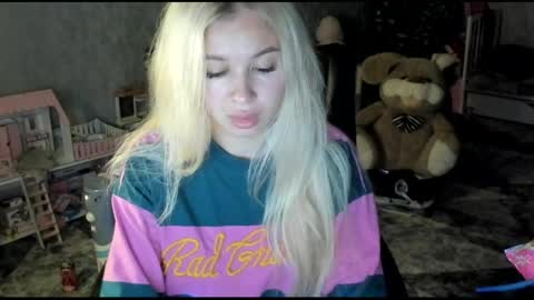 nigo_nika online show from April 23, 9:38 pm