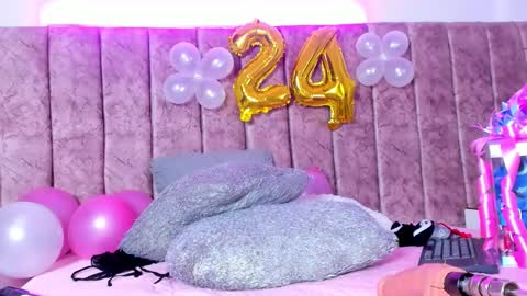 Nicolle  online show from March 6, 9:25 pm