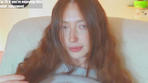 Snapshot of niilaa chatting on October 21, 5:23 am of Nylasweet online show from October 21, 5:23 am