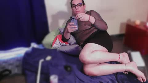 nikkelsofiaclouds online show from January 3, 7:29 pm