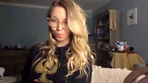 nikkib653466 online show from July 12, 3:53 am