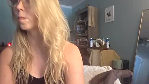 nikkib653466 online show from June 23, 9:43 pm