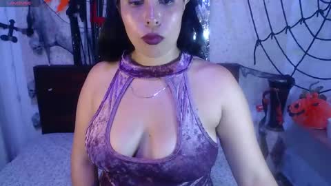 Snapshot of nikkiemilky chatting on October 17, 5:22 am NikkieMilky online show from October 17, 5:22 am