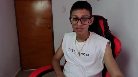 niklaus_wolf online show from February 21, 6:44 pm