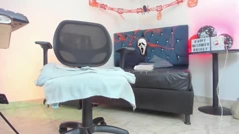 Nicol online show from October 31, 2:28 pm