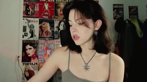 Veronica online show from December 3, 1:56 pm