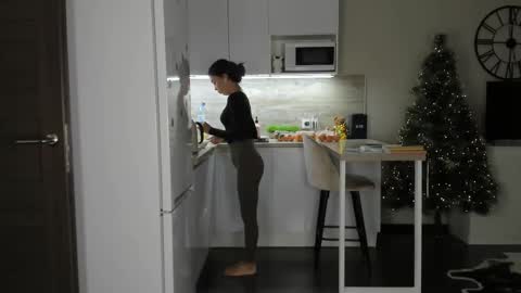 Bella online show from December 13, 9:32 pm