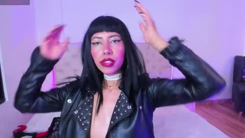 Nina Fox  online show from April 18, 5:04 pm