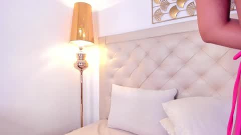 nina joyce online show from April 15, 8:20 pm