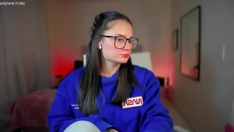 ninavolkov online show from March 5, 10:32 pm