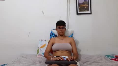 nini_smith online show from April 14, 6:38 am