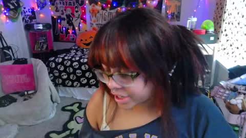 Snapshot of nintendhoe_ chatting on September 23, 1:27 pm kiwi online show from September 23, 1:27 pm