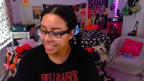 Snapshot of nintendhoe_ chatting on October 6, 1:40 pm kiwi online show from October 6, 1:40 pm