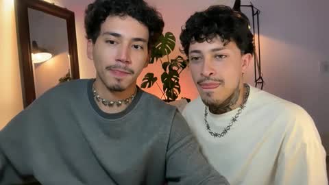 noah_and_steven online show from May 3, 12:16 am