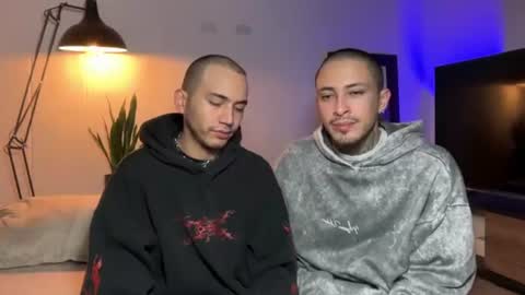 noah_and_steven online show from August 4, 11:39 am
