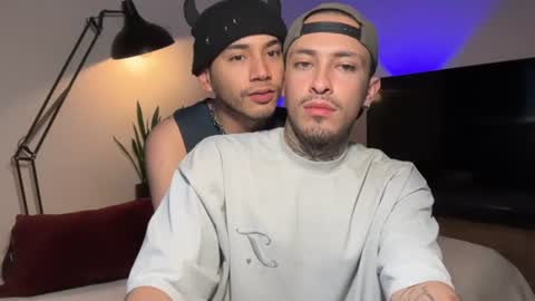 noah_and_steven online show from August 5, 11:40 am