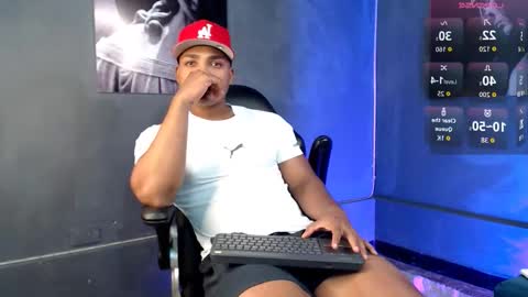 noah_black212 online show from October 11, 5:38 pm