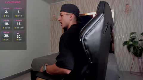 Noah online show from March 10, 5:39 pm