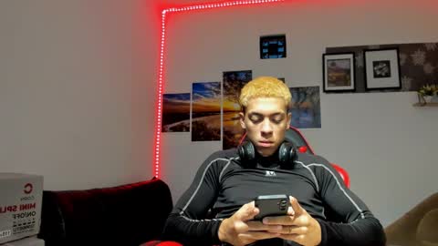 noah_flynn1 online show from October 9, 8:20 am