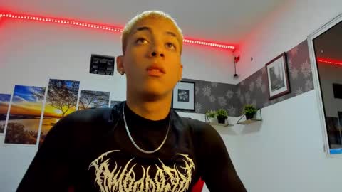 noah_flynn1 online show from October 3, 6:10 am