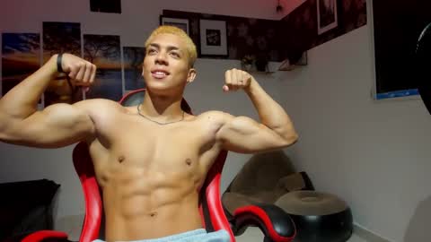 noah_flynn1 online show from October 1, 6:56 am