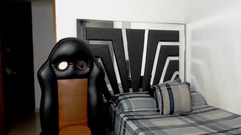 Noah Harris01 online show from September 21, 10:19 am