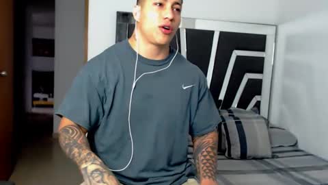 Noah Harris01 online show from February 10, 11:46 am